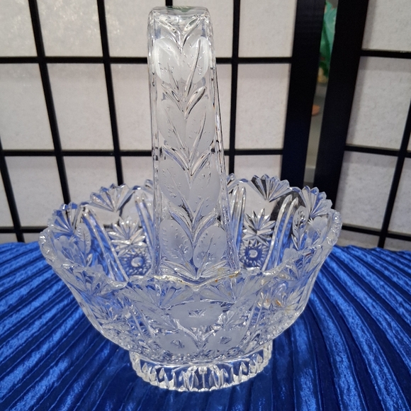 Elegant Crystal Basket with Floral Design - Picture 6 of 16